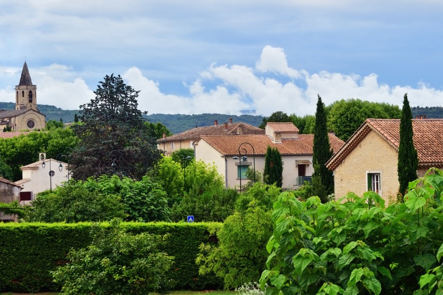 Quelle est la ville la plus proche du Mont Ventoux ?