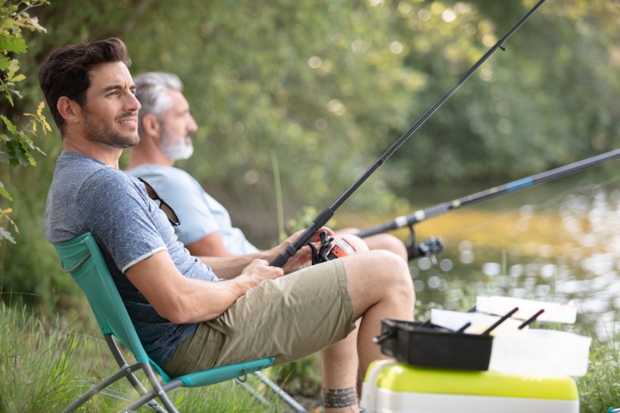 Quelles sont les activités de pêche disponibles au lac de Laives ?